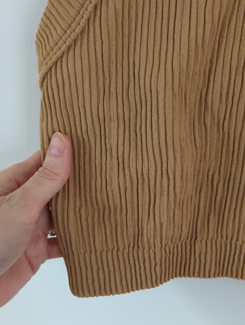Aerie Cropped Tank - Picture 3 of 3